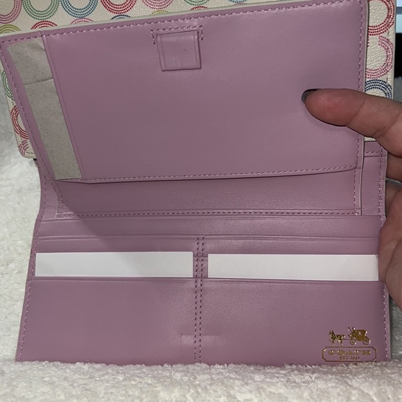 NWT Coach Checkbook Wallet in hard to find pattern - Picture 7 of 9